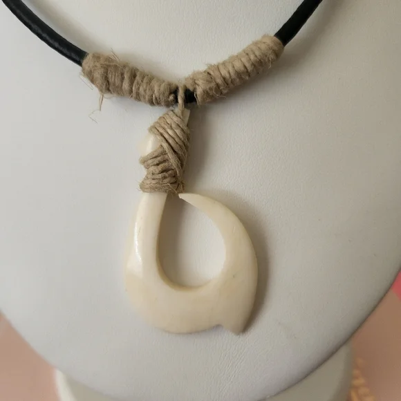 Hawaiian Hemp Bone Hook necklace - Picture 2 of 3